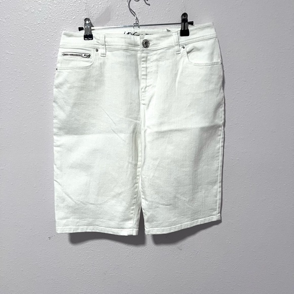 INC International Concepts Pants - INC White regular fit Denim‎ Shorts 6